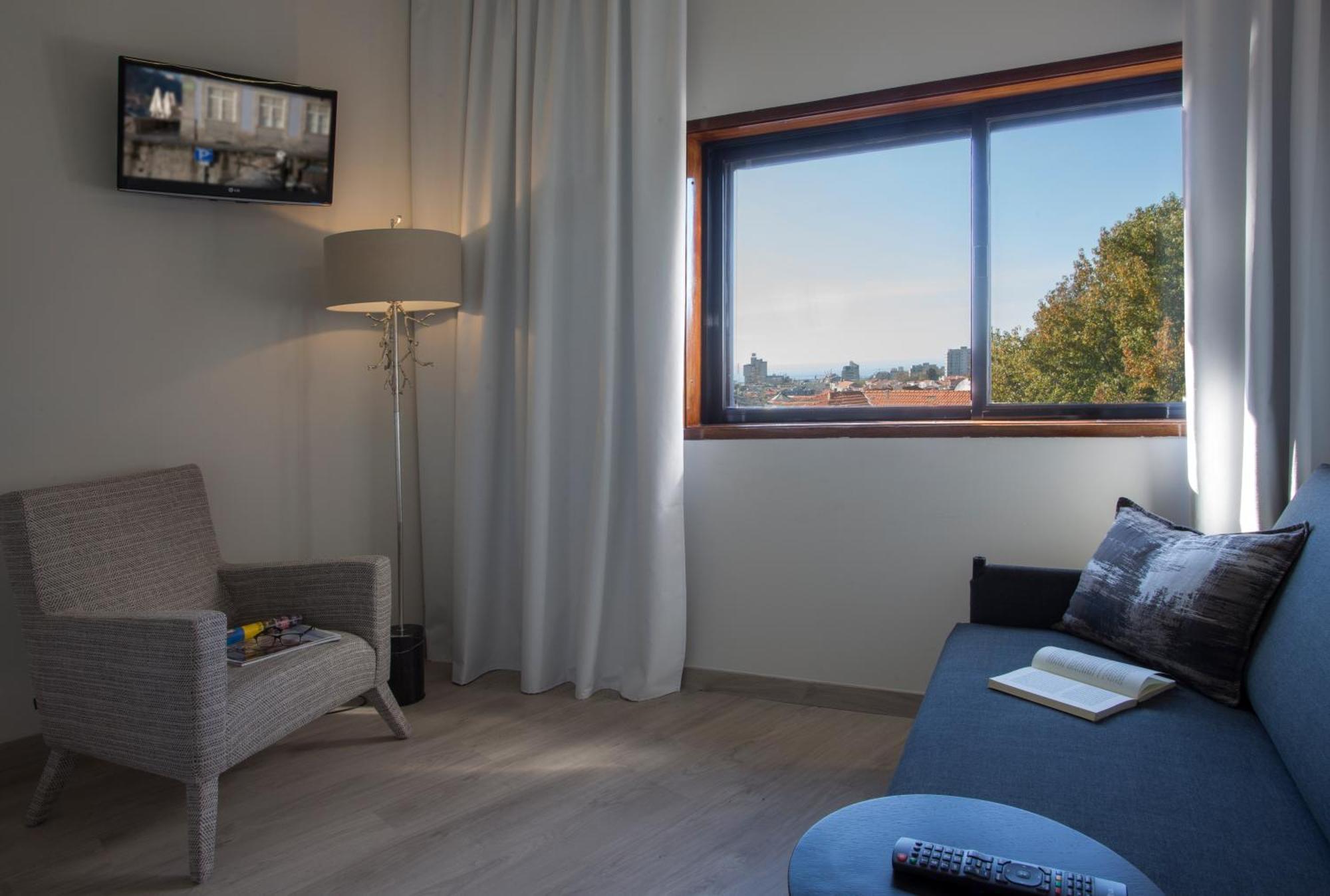 Suite,1646886801:JPEG